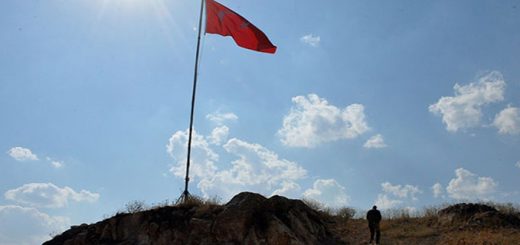 turk bayragi icin 35 yildir nobet tutuyor