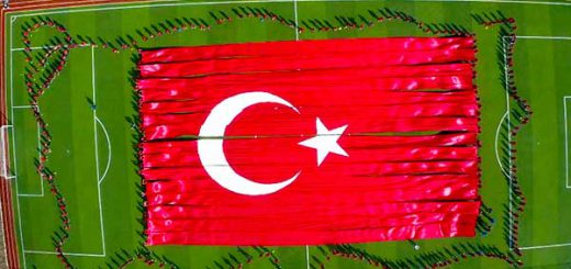 adiyamanda dev turk bayragi ve turkiye haritasiyla mehmetcige moral