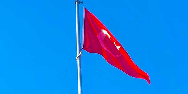 adiyamanda 25 metrelik dev turk bayragi dalgalandirildi