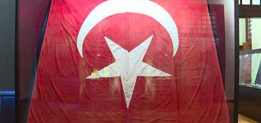 1 meclisteki ilk turk bayragi goruntulendi